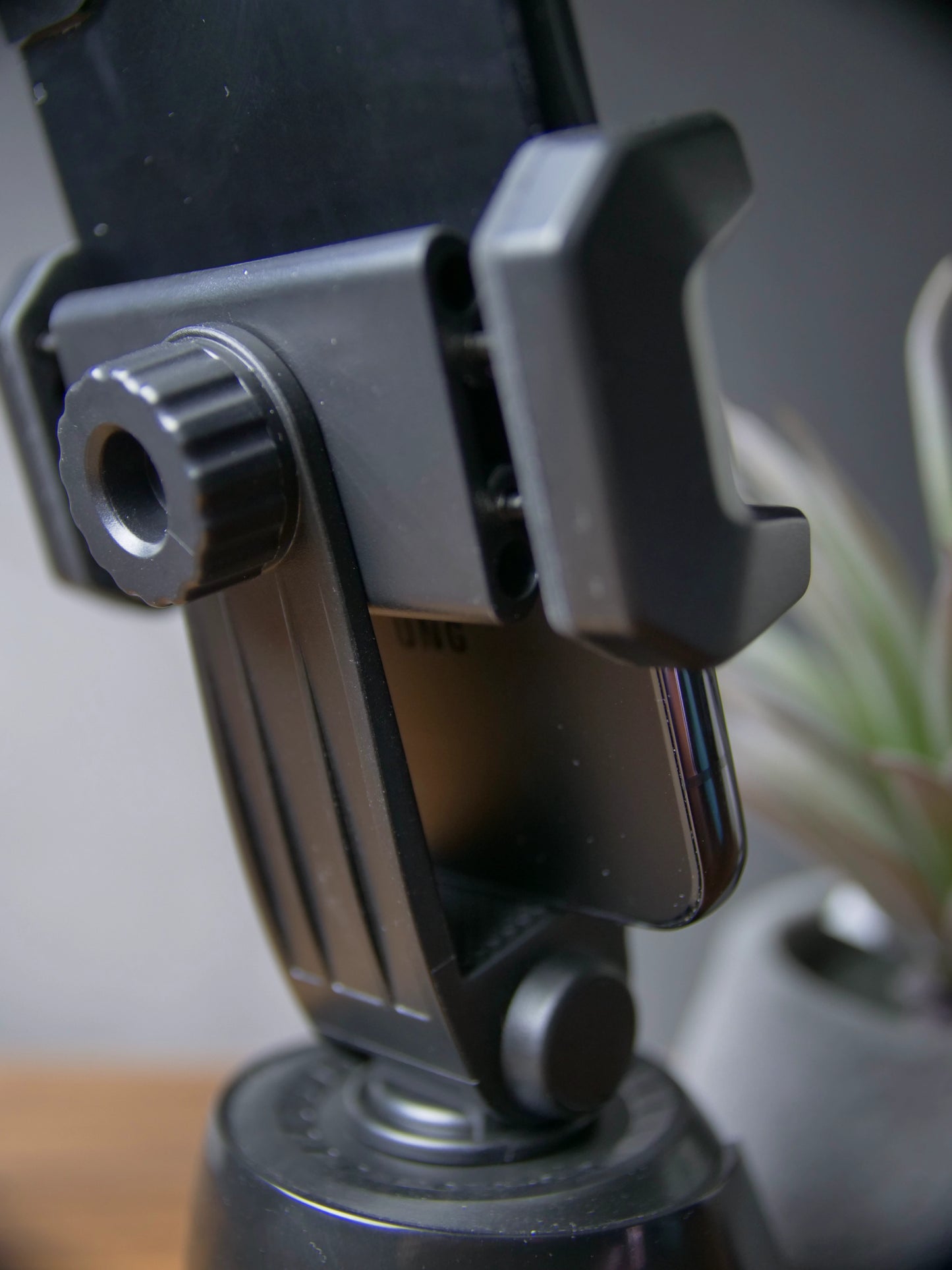 360° Face & Object Tracking Phone Holder